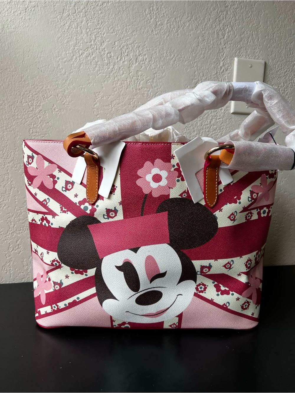 Dooney & Bourke Disney Parks Epcot Minnie Mouse United Kingdom Pink Tote Bag NWT - Picture 3 of 7